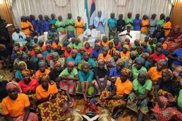 President Buhari Receives 82 Released Chibok Girls (Photos)